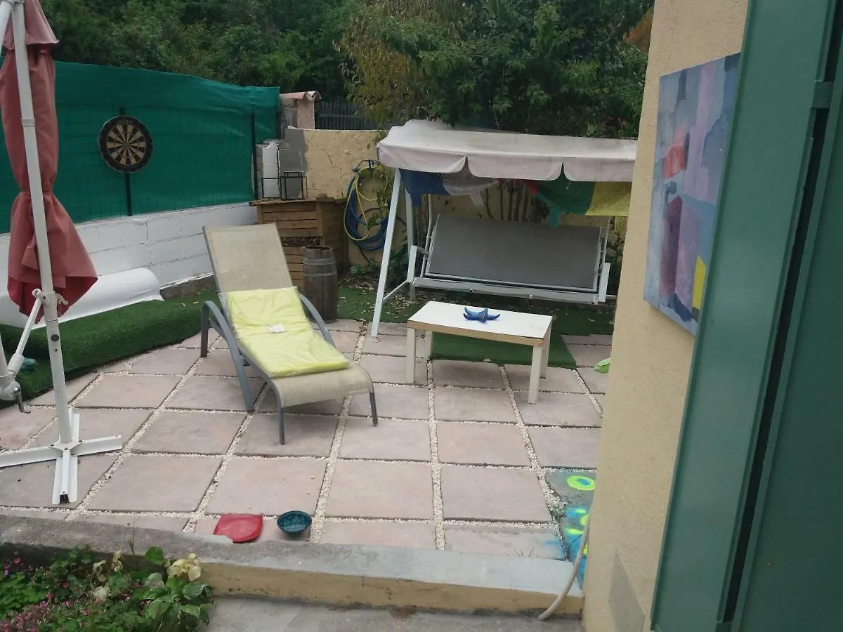 Hostel Goclands Tiny Cool Coliving Coworking Villa Garden Aix-en-Provence France